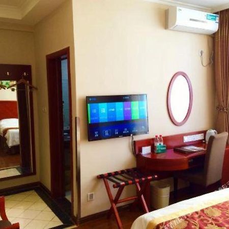 Greentree Inn Bole Wanxianghui Express Hotel Экстерьер фото