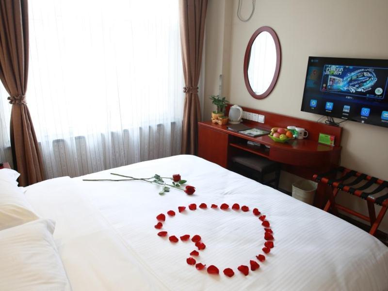 Greentree Inn Bole Wanxianghui Express Hotel Экстерьер фото