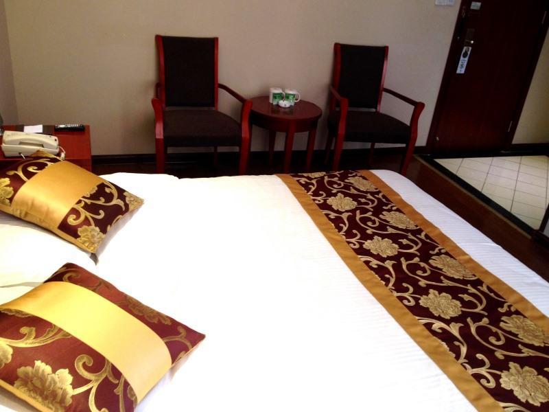 Greentree Inn Bole Wanxianghui Express Hotel Экстерьер фото