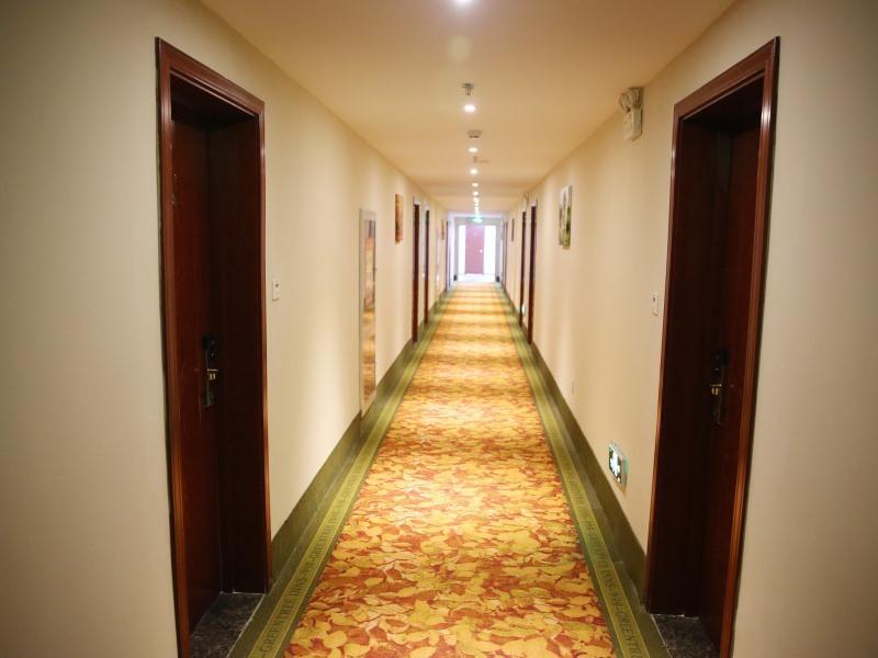 Greentree Inn Bole Wanxianghui Express Hotel Экстерьер фото