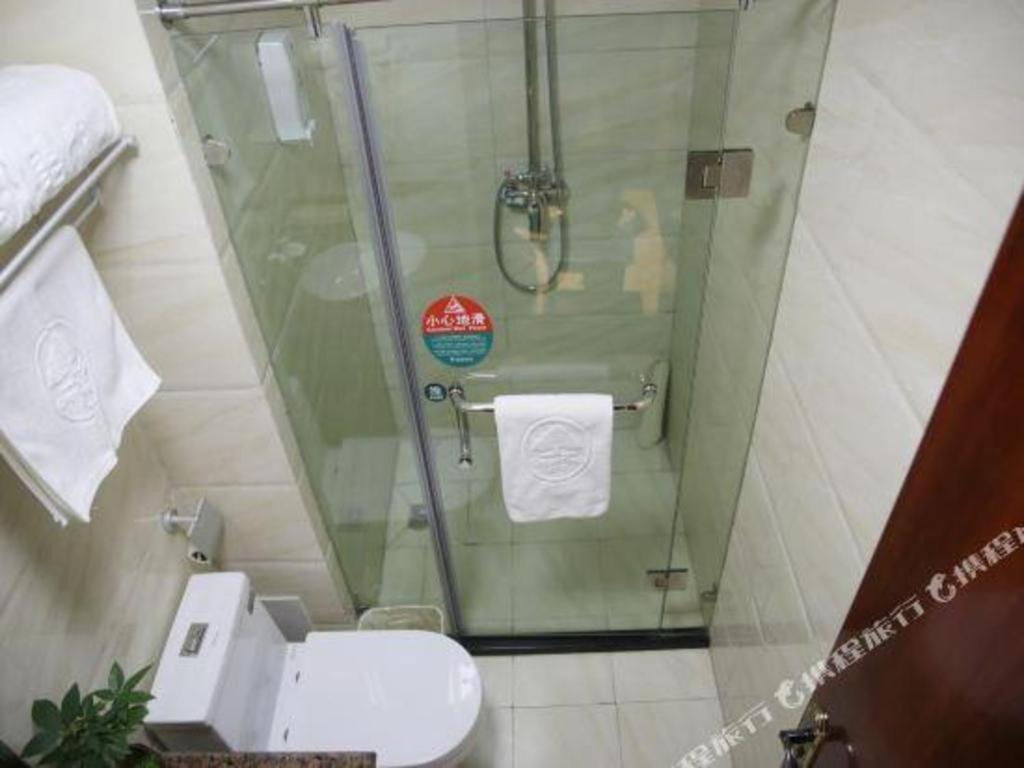 Greentree Inn Bole Wanxianghui Express Hotel Экстерьер фото