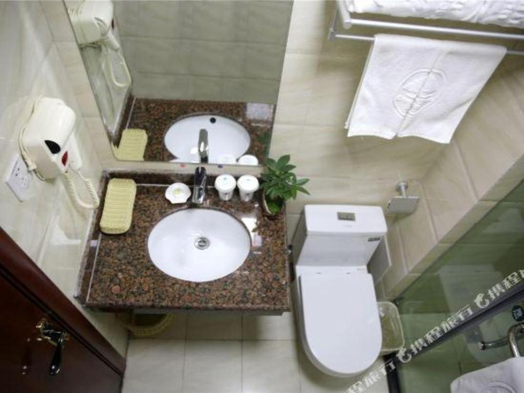 Greentree Inn Bole Wanxianghui Express Hotel Экстерьер фото