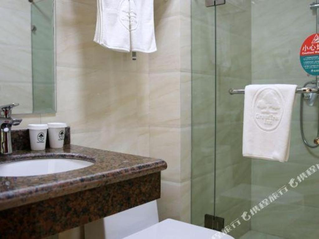 Greentree Inn Bole Wanxianghui Express Hotel Экстерьер фото