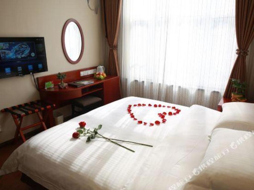 Greentree Inn Bole Wanxianghui Express Hotel Экстерьер фото