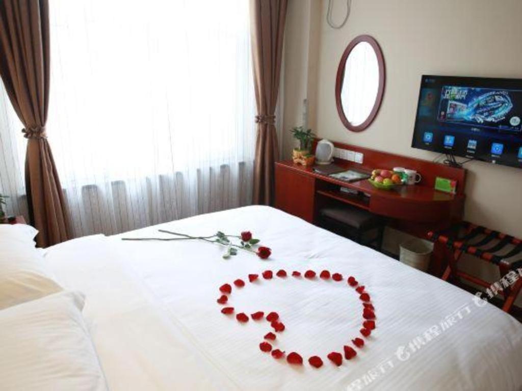 Greentree Inn Bole Wanxianghui Express Hotel Экстерьер фото