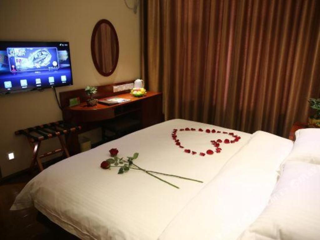 Greentree Inn Bole Wanxianghui Express Hotel Экстерьер фото