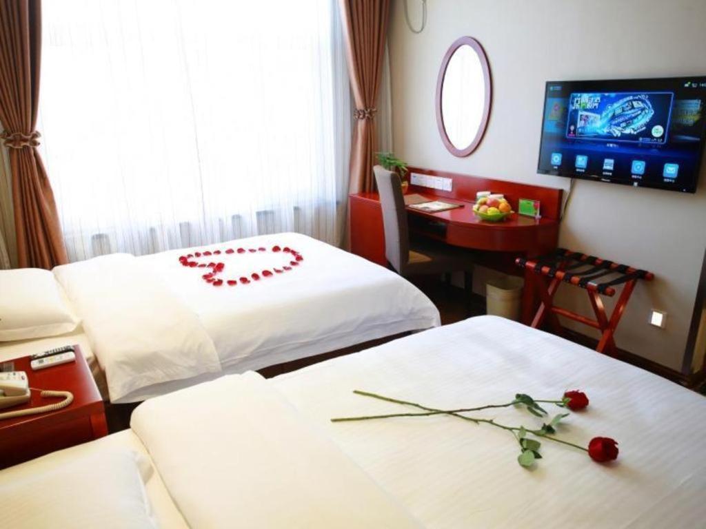 Greentree Inn Bole Wanxianghui Express Hotel Экстерьер фото