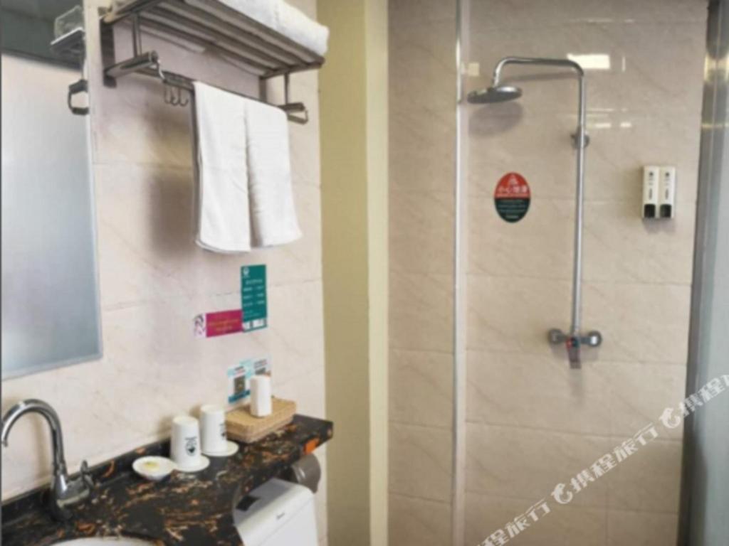 Greentree Inn Bole Wanxianghui Express Hotel Экстерьер фото